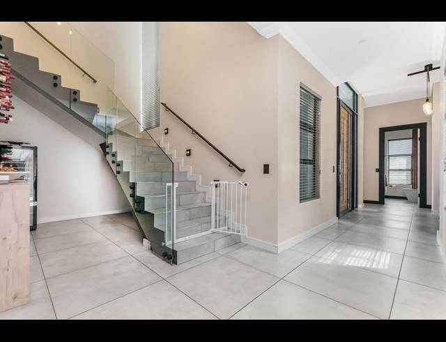 4 BEDROOM HOUSE FOR SALE IN HELDERFONTEIN ESTATE